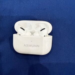 Apple White Wireless Earbud Headphones